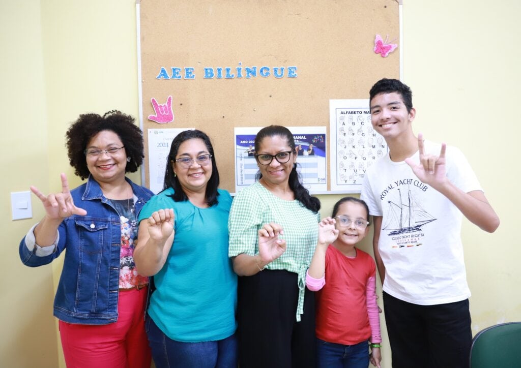 Equipe do CAS visa ao atendimento e inclusão de estudantes surdos. Foto: Mardilson Gomes/Arquivo SEE