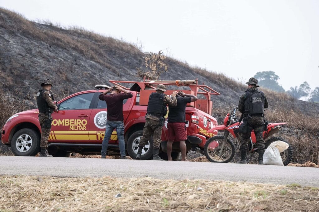 Órgãos estaduais e federais trabalham em conjunto para proteger as florestas acreanas e responsabilizar envolvidos em crimes ambientais. Foto: Divulgação/Imac