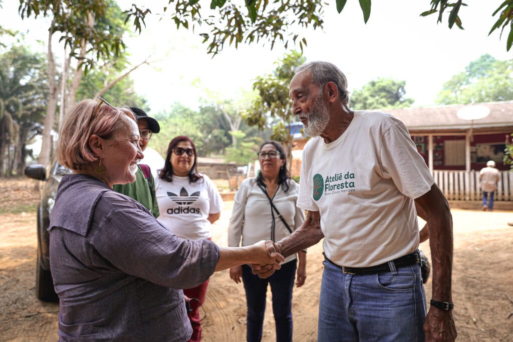 Raimundo Mendes, primo do ativista ambiental Chico Mendes, recebeu a ministra e sua equipe na Reserva Extrativista Chico Mendes, no Acre. Foto: José Caminha/Secom