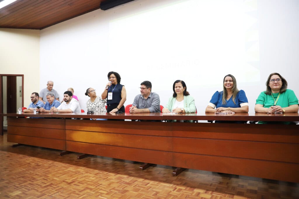 Iniciativa visa discutir novas abordagens e possibilidades para aprimorar o processo de educação bilíngue e inclusiva no estado. Foto: Mardilson Gomes/SEE