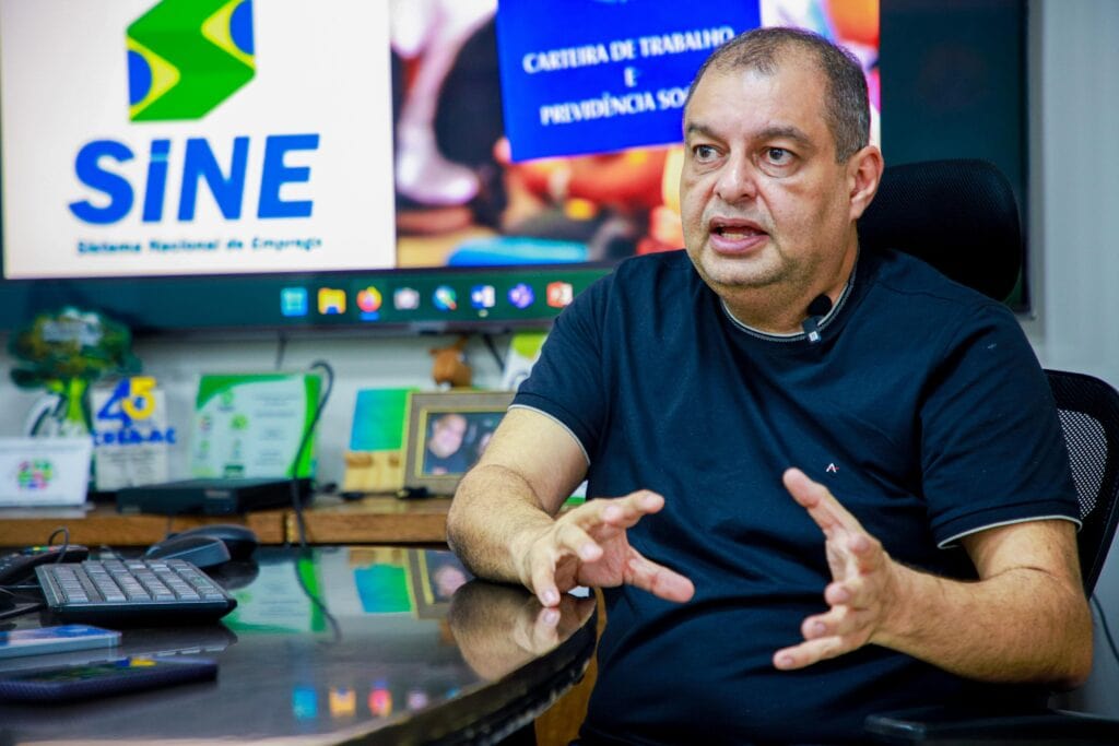Secretário Assurbanípal Mesquita reforça o papel do Sine na geração de emprego. Neto Lucena/Secom