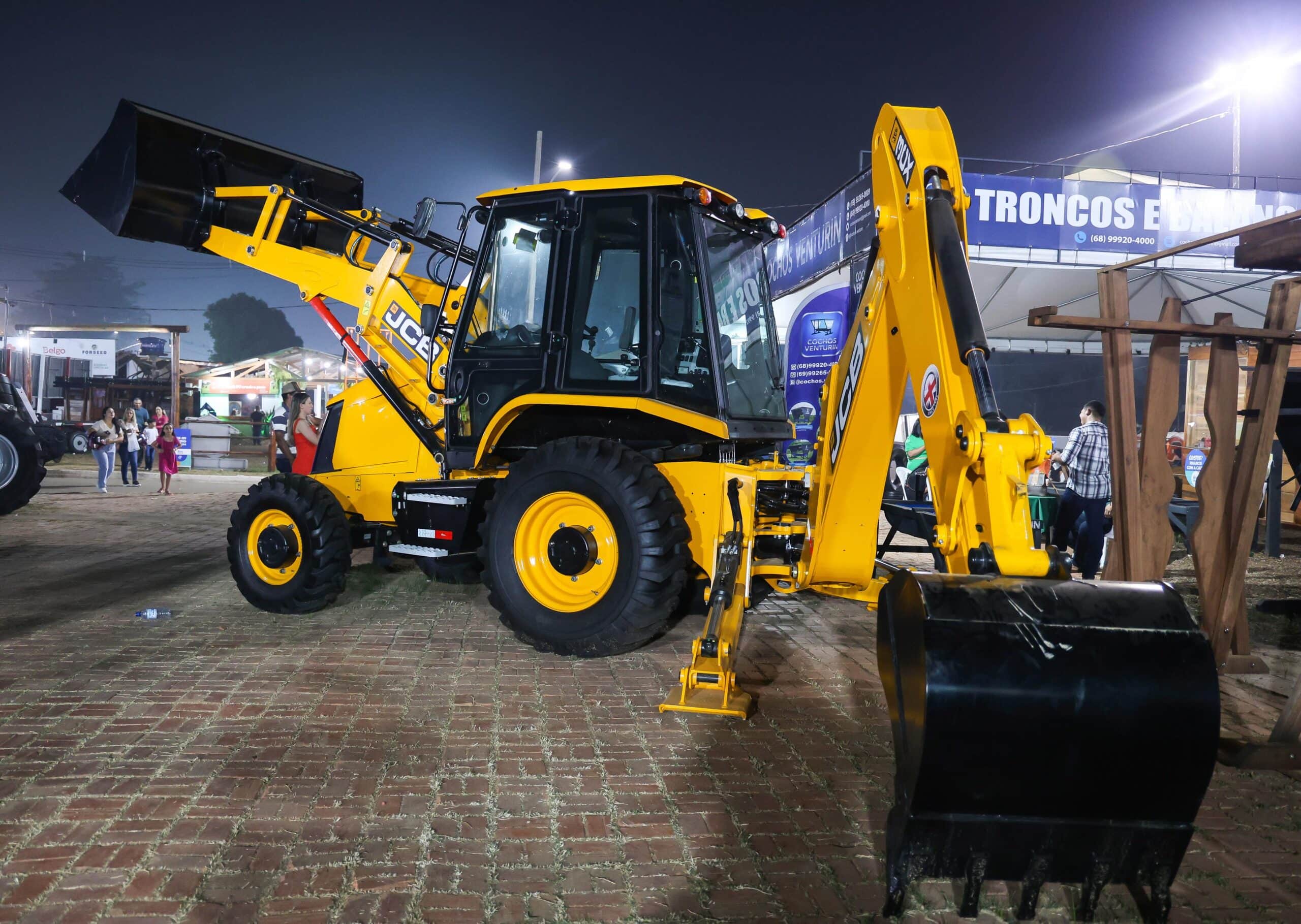 Na Expoacre, exposição de máquinas e equipamentos gera bons negócios e anima revendedores de Rio Branco