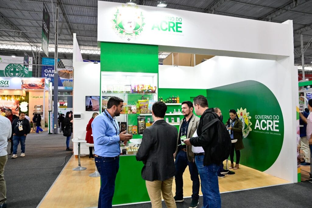 Ração animal produzida do Acre está entre os destaques dos produtos acreanos exibidos na feira que ocorre em Lima, no Peru. Foto: Clemerson Ribeiro/Anac