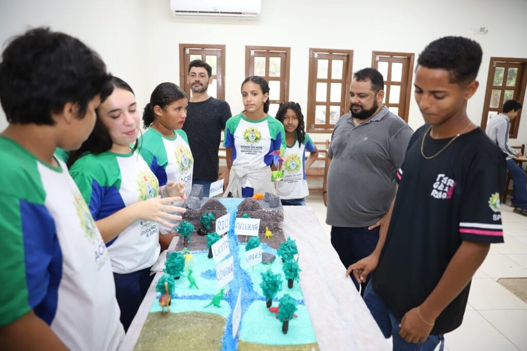 Alunos da Escola São Pedro I tiveram a oportunidade de aprender mais ciências. Foto: Mardilson Gomes/SEE