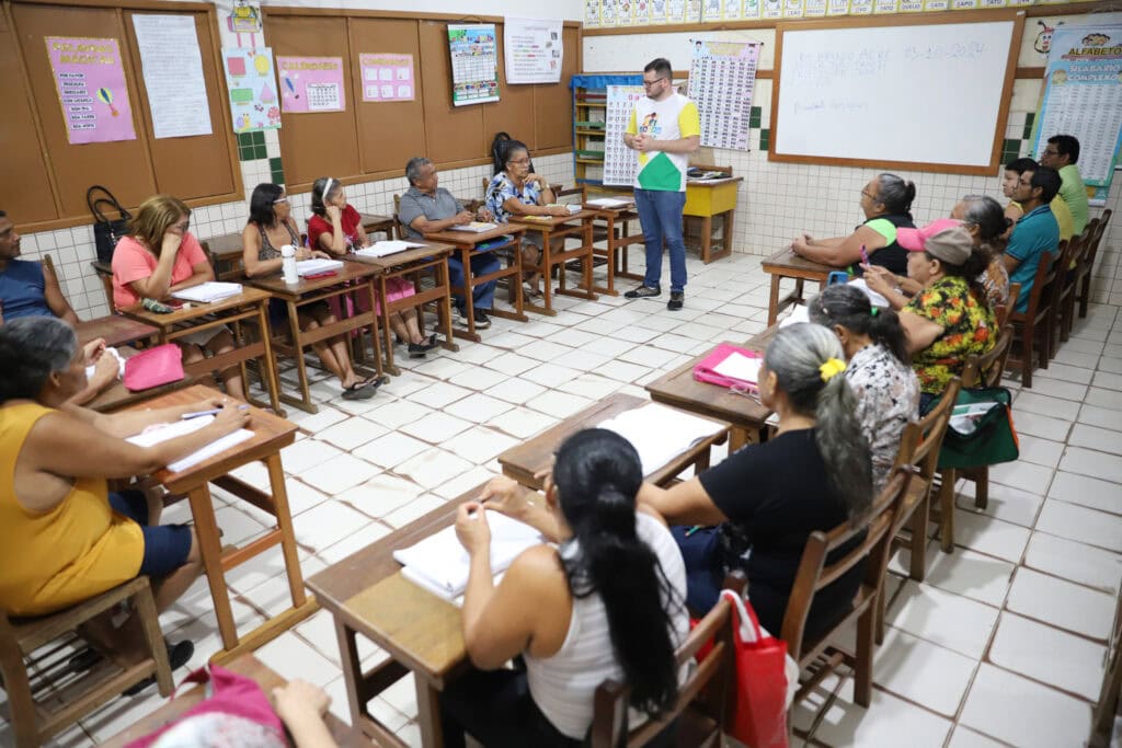 Primeiro segmento da EJA é oferecido em 55 escolas da rede estadual de ensino e atende em torno de 2.130 pessoas. Foto: Mardilson Gomes/Arquivo SEE