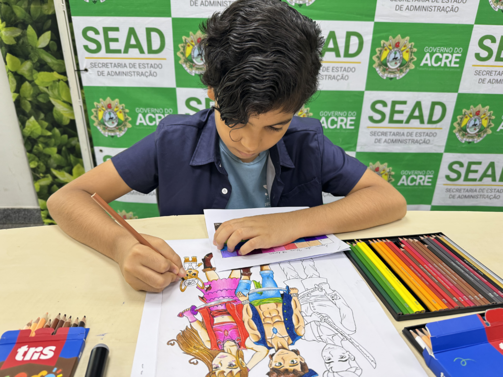 Oportunidade de desenvolver suas habilidades e compartilhar suas obras tem sido transformadora para Eliel Santos Reis, de 12 anos. Foto: Andressa Larissa/Sead