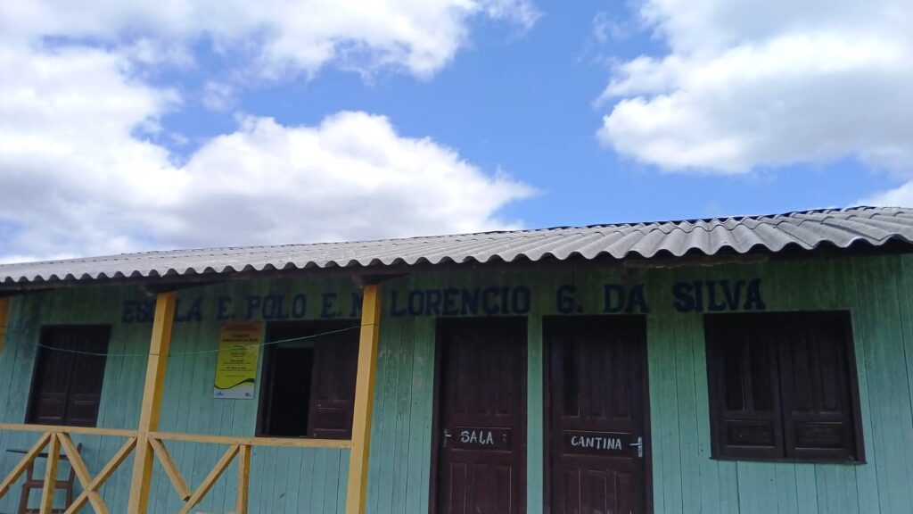 Escola Estadual Rural Lorencio Gonçalves da Silva, na zona rural de Santa Rosa do Purus, atende turmas de 1º e 3º anos. Foto: cedida