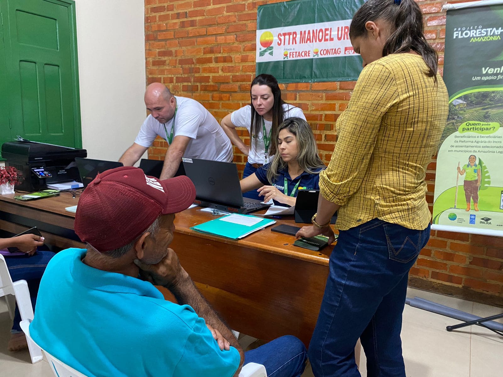 Mutirões de atendimento no município de Manoel Urbano fornecem orientação e apoio na elaboração de projetos simplificados. Foto: cedida.