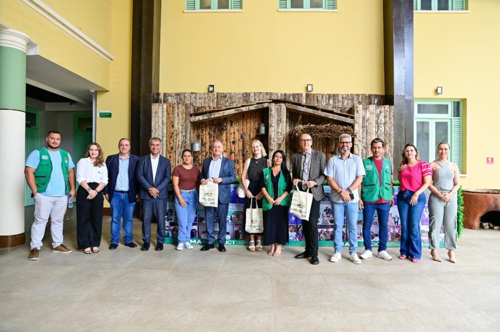 No Museu dos Povos Acreanos, o embaixador austríaco conhece a cultura e economia do Acre. Foto: Clemerson Ribeiro/Anac