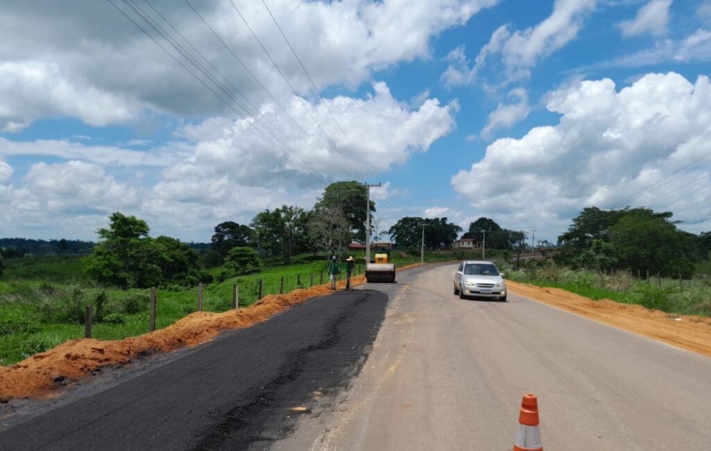 Deracre executa alargamento da rodovia AC-10, que liga Rio Branco a Porto Acre