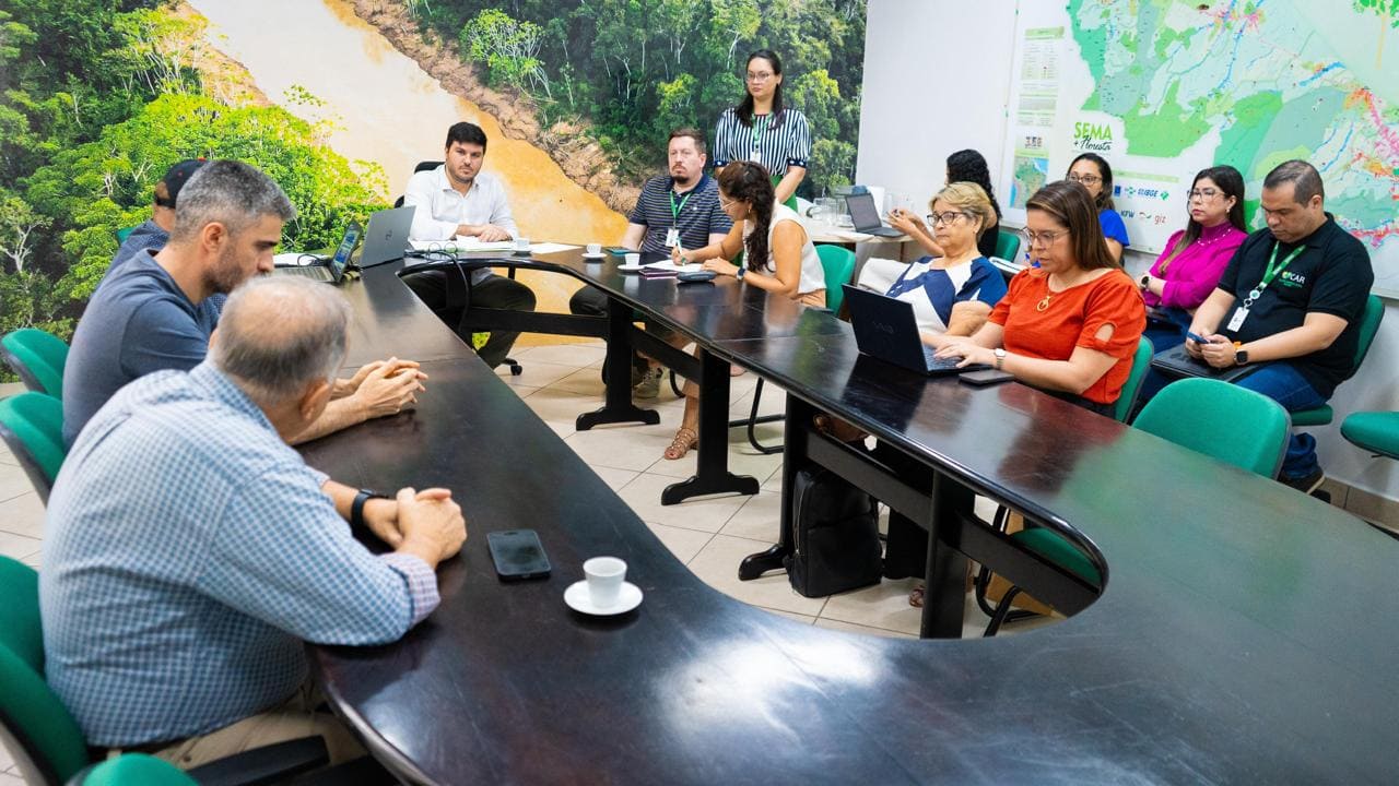 Membros do Cemaf debatem estratégias para ampliar o funcionamento do Viveiro da Floresta. Foto: Uêslei Araújo/Sema