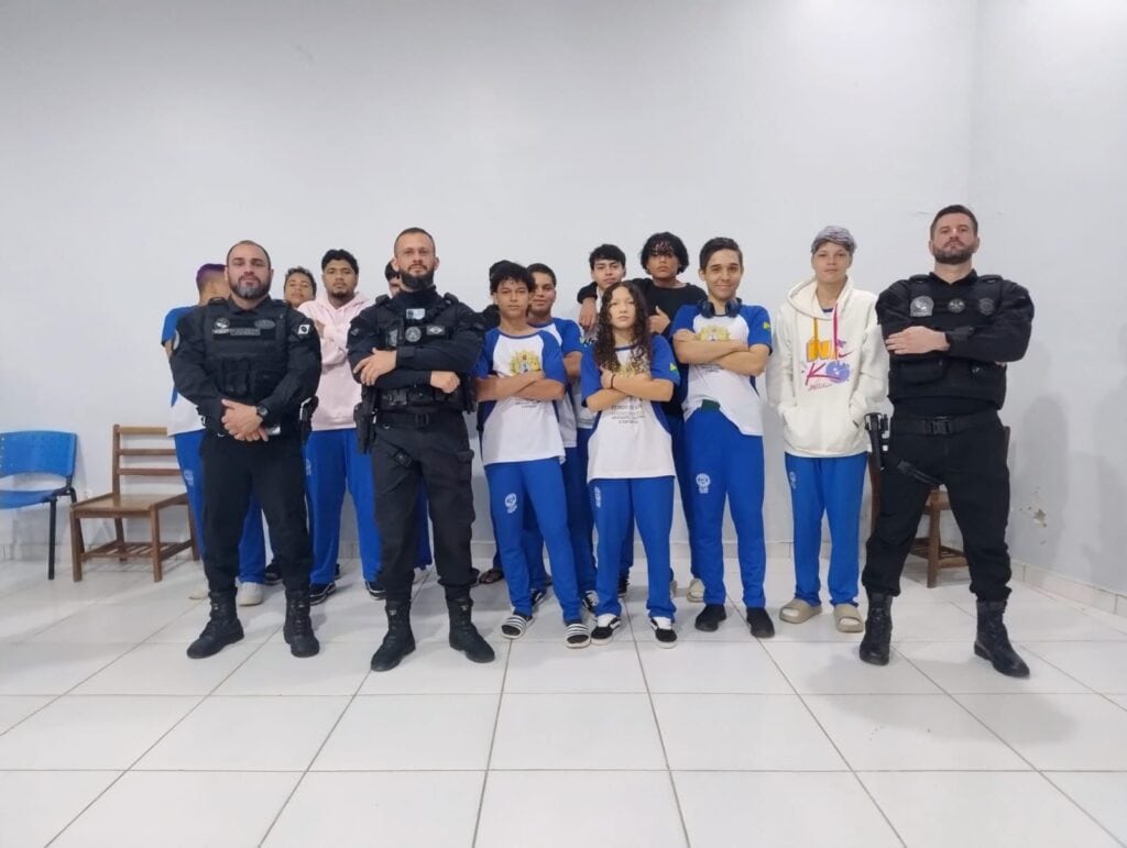 Alunos aprendem sobre a rotina da Polícia Penal. Foto: cedida