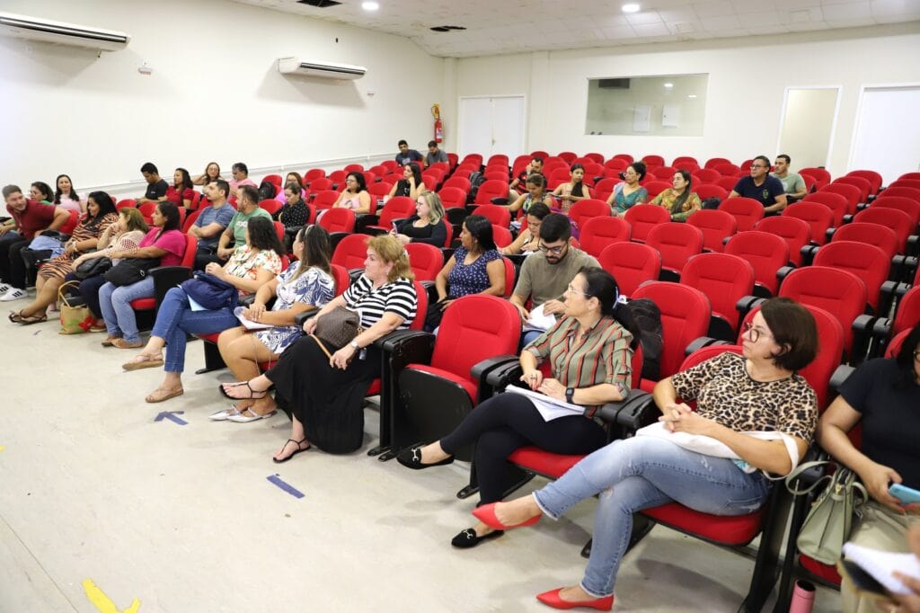 Formação promove troca de saberes entre professores de classses hospitalares e APD. Foto: Mardilson Gomes/SEE