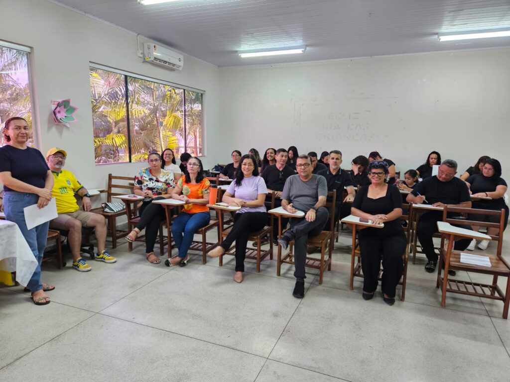 No total, 16 alunos concluíram o Curso Avançado de Intérprete de Libras. Foto: Stalin Melo/SEE