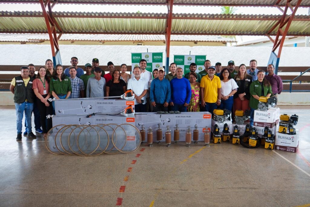 Moradores da Floresta Estadual do Antimary recebem kits de casa de farinha e equipamentos agrícolas. Foto: Uêslei Araújo/Sema