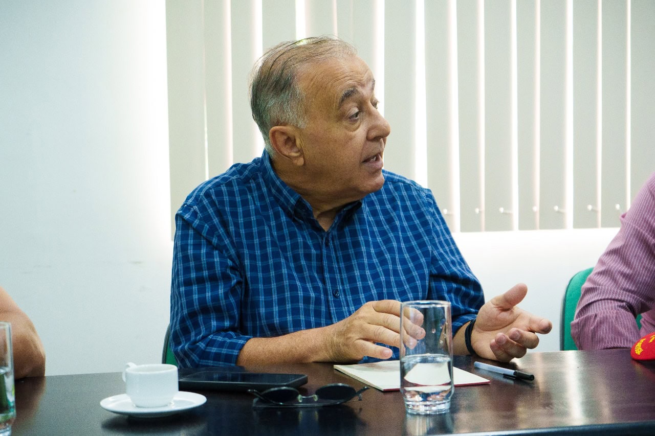 A reunião, realizada na sala de reuniões da Sema, contou com transmissão por videoconferência. Foto: Uêslei Araújo/Sema