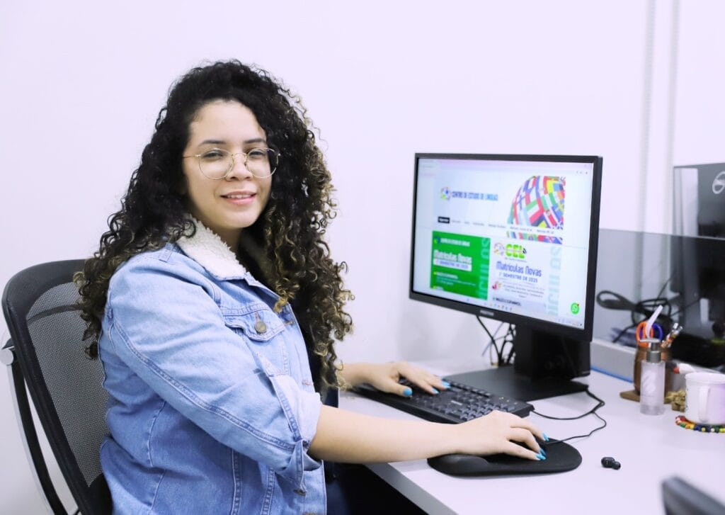 Inscrições são feitas pelo site do Centro de Línguas. Foto: Mardilson Gomes/SEE