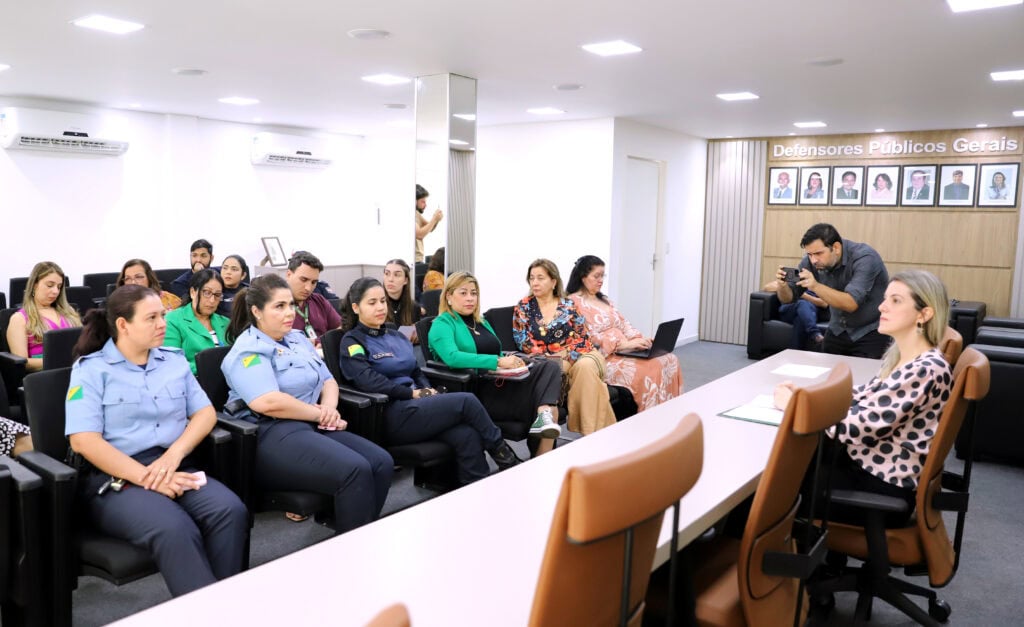 Reunião da rede de proteção contou com participação de representantes das escolas. Foto: Mardilson Gomes/SEE