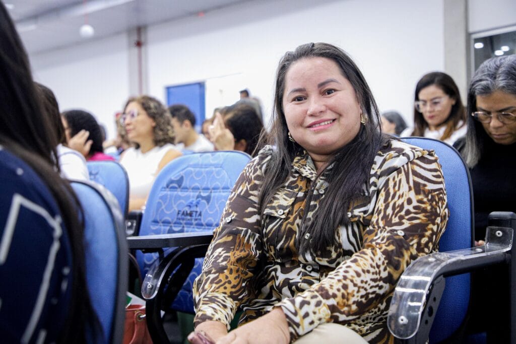 Simone Lima, coordenadora de ensino da Escola Maria Angélica, destacou como a formação é essencial para a organização do ano letivo. Foto: Neto Lucena/Secom