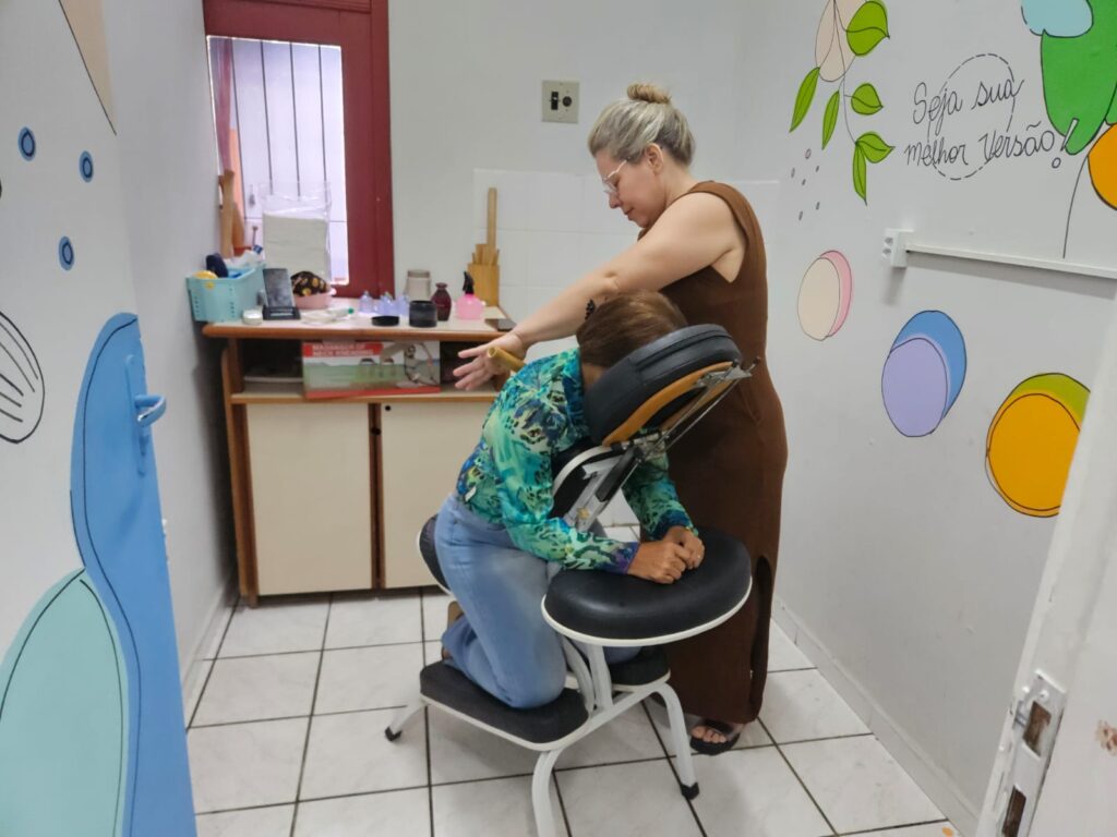 Quick massagem ajuda a aliviar tensão muscular. Foto: Stalin Melo/SEE