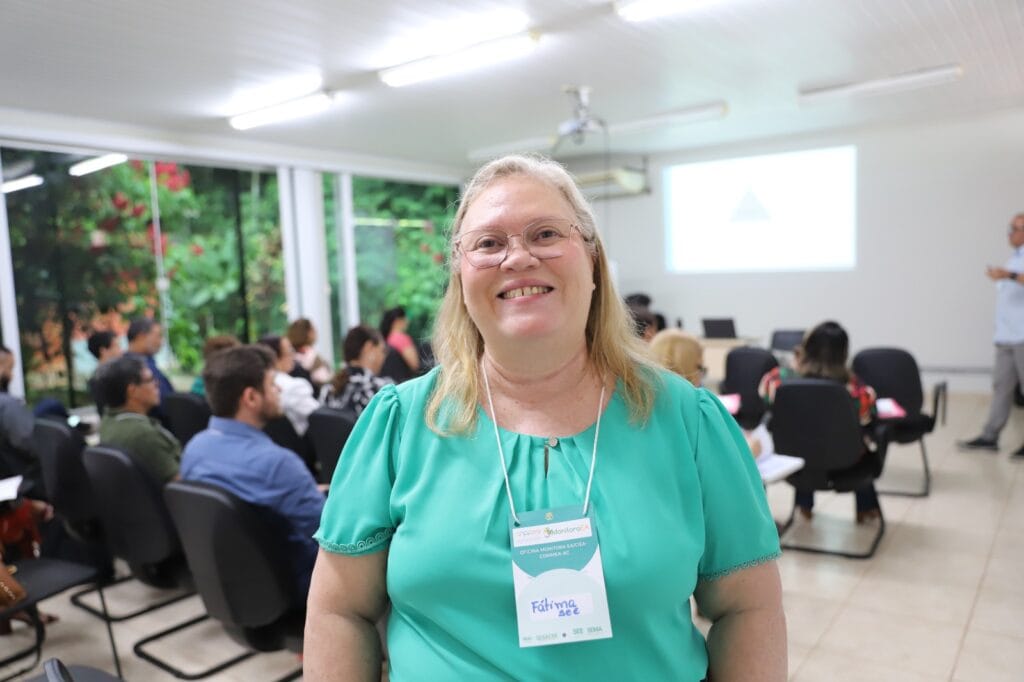 Professora Maria de Fátima Oliveira destaca a importância da construção de indicadores para fortalecer a política estadual de educação ambiental. Foto: Mardilson Gomes/SEE