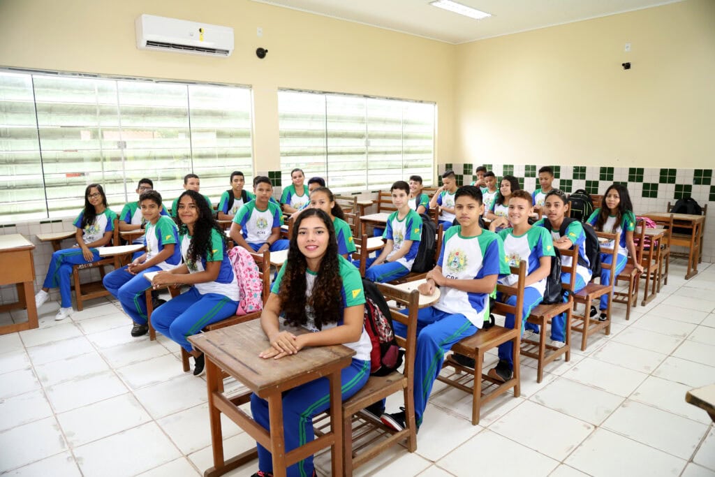 Estudantes devem manter os celulares desligados durante aula. Foto: Mardilson Gomes/SEE