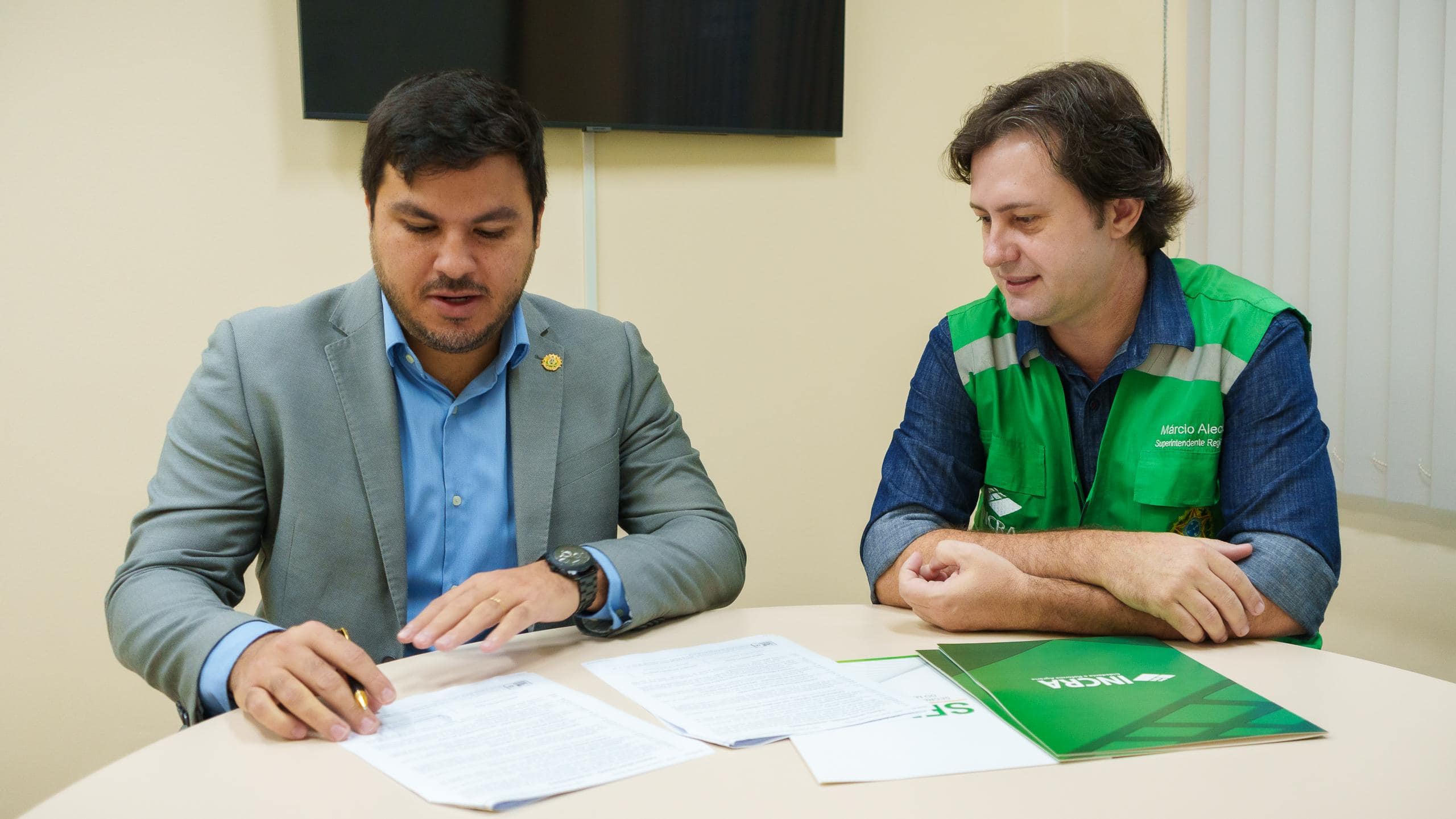 Secretário Leonardo Carvalho destaca a importância da parceria para ampliar o acesso às políticas públicas ambientais. Foto: Uêslei Araújo/Sema