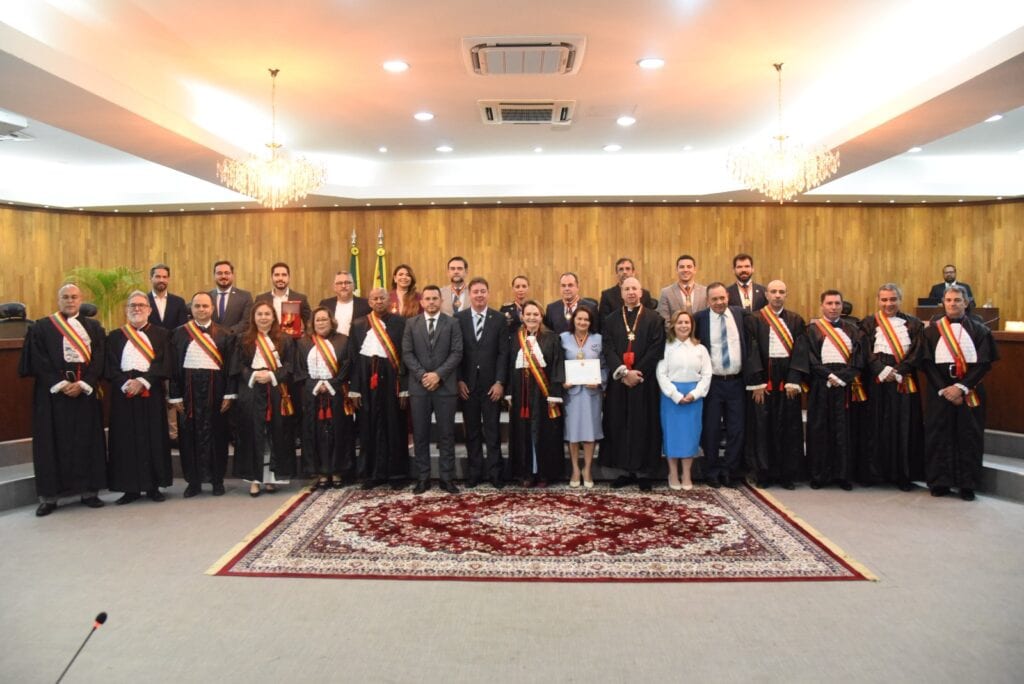 Autoridades dos poderes Executivo e Judiciário foram homenageadas no evento. Foto: Elisson Magalhães/TJAC