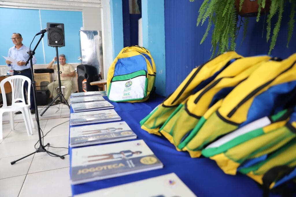 Na abertura do ano letivo, foram entregues mochilas e kits para os alunos. Foto: Mardilson Gomes/SEE