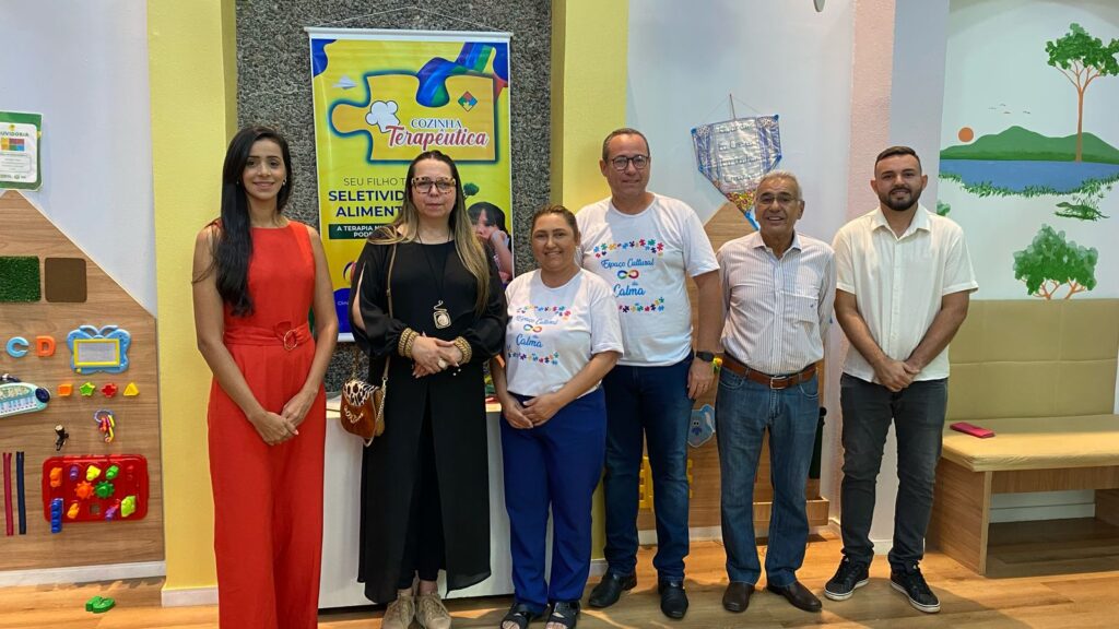 Coordenadora Eloilma Lima, nutricionista Daiane Martins, psicopedagoga Mayara Nogueira e equipe da FEM comemoram resultados de ações. Foto: Victor Hugo dos Santos/FEM