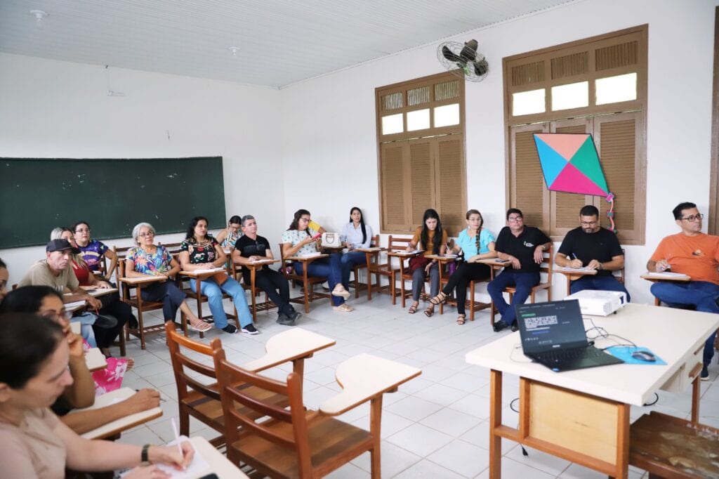 Treinamento do Censo Escolar aconteceu para profissionais da educação de Sena Madureira. Foto: Mardilson Gomes/SEE