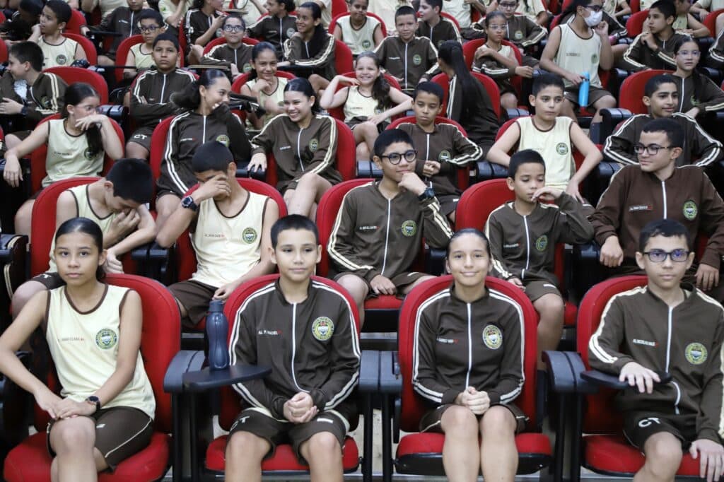 Alunos do Colégio Militar Tiradentes participaram da palestra sobre saúde bucal. Foto: Mardilson Gomes/SEE