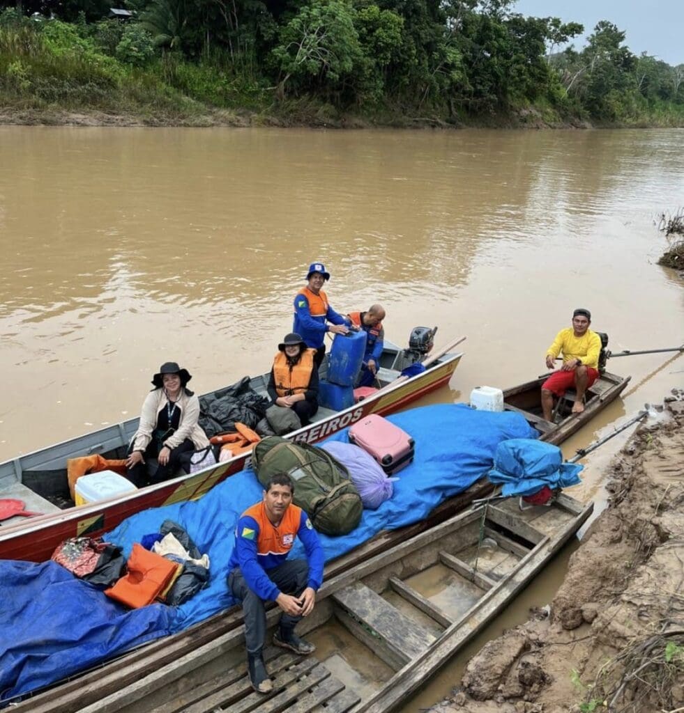 Logística de entrega durou três dias e percorreu 35 km pelo Rio Acre até as aldeias indígenas na fronteira com o Peru. Foto: CBMAC