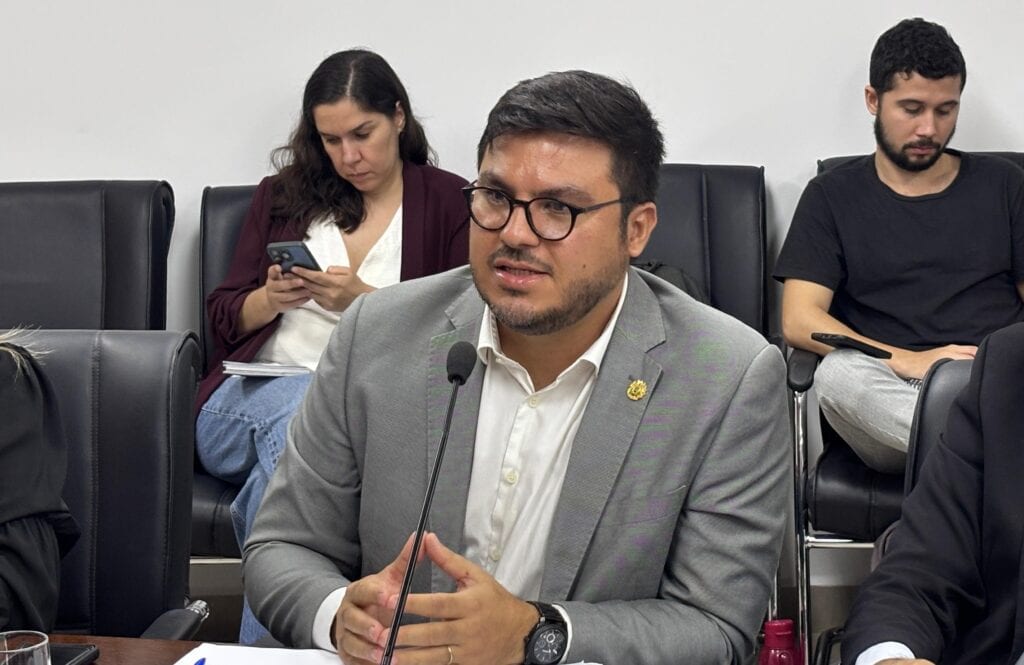 Titular da Sema, Leonardo Carvalho, atentou para a crescente demanda por licenciamento. Foto: Ana Thaís Cordeiro/Sema