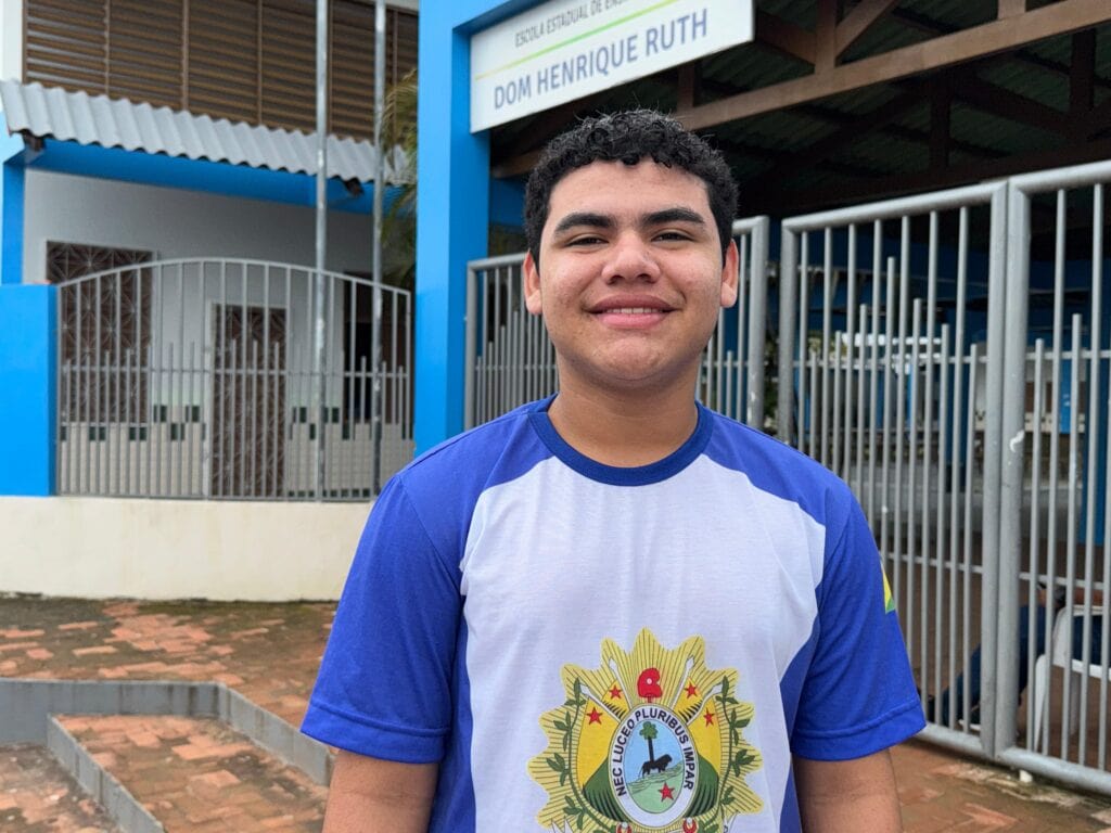 João Pedro de Oliveira – Estudante da Escola Dom Henrique Ruth, em Cruzeiro do Sul, destaca a importância de ações em prol do meio ambiente e do desenvolvimento sustentável. Foto: Gledson Albano/SEE/Cruzeiro do Sul