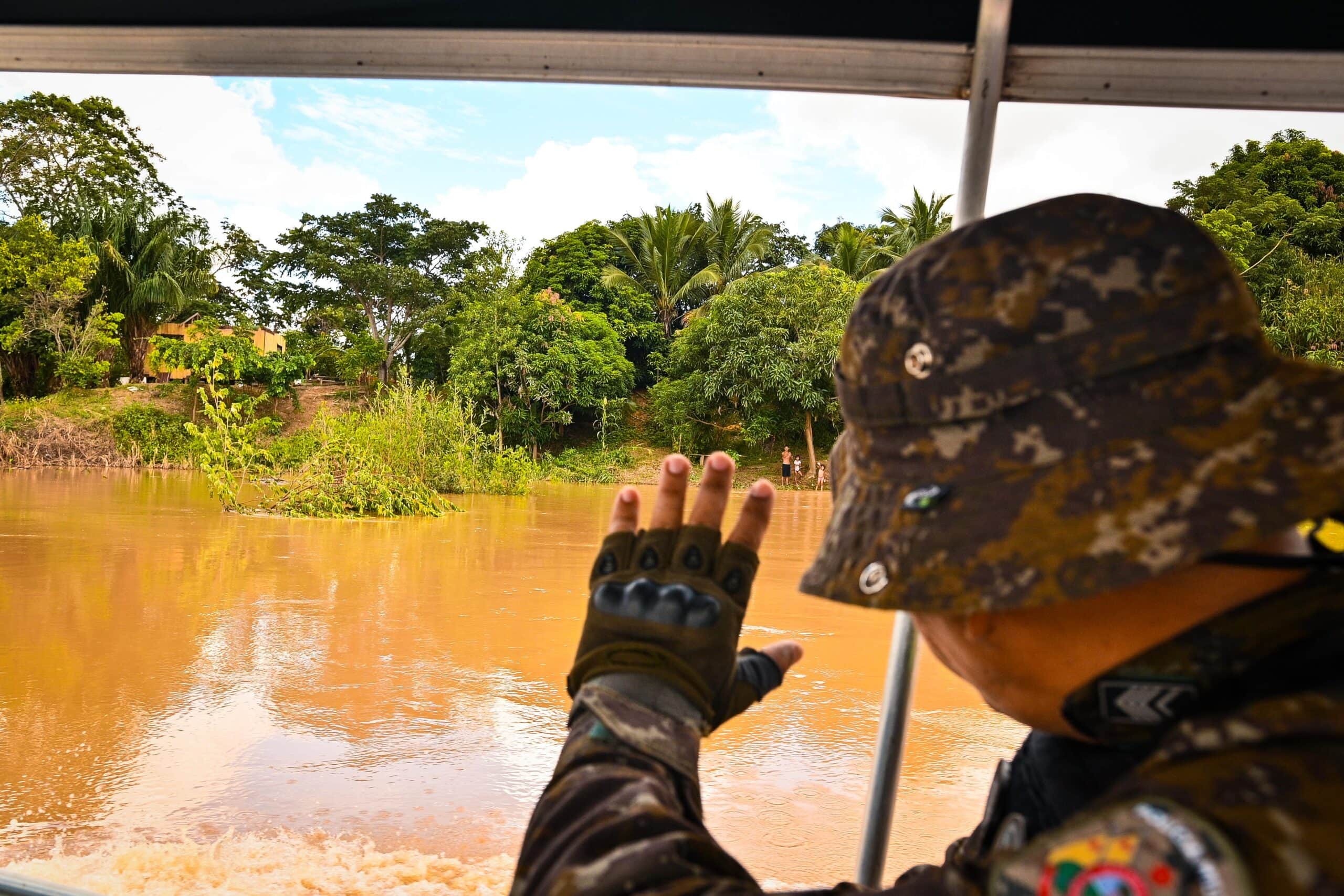 Policiamento ambiental fortalece laços com a população durante cheia do Rio Acre. Foto: Ingrid Kelly/Secom