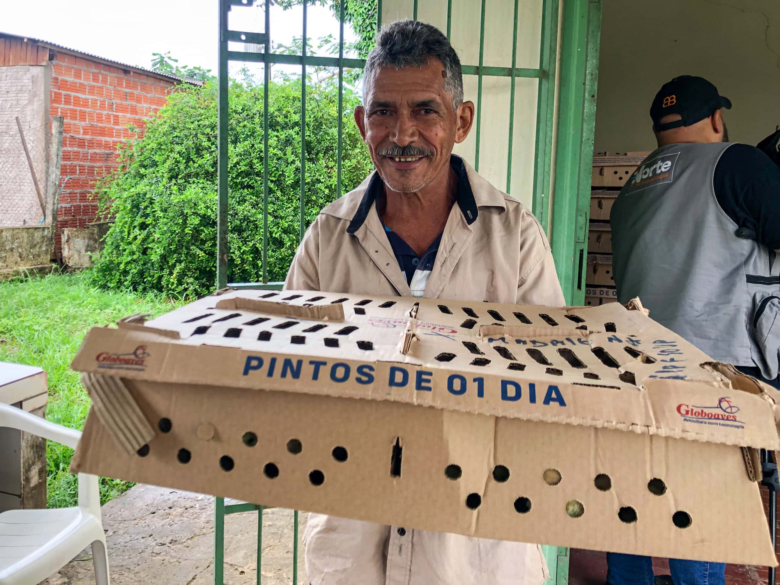 Seagri lança edital para fortalecer produção de mel e galinha caipira no Acre