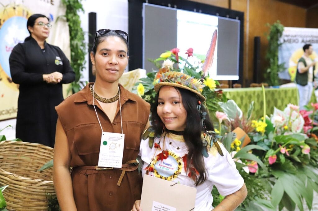 Professora Maria José e aluna Analù representaram a Escola Ixubay Rabui Pyanawa, de Mâncio Lima. Foto: Mardilson Gomes