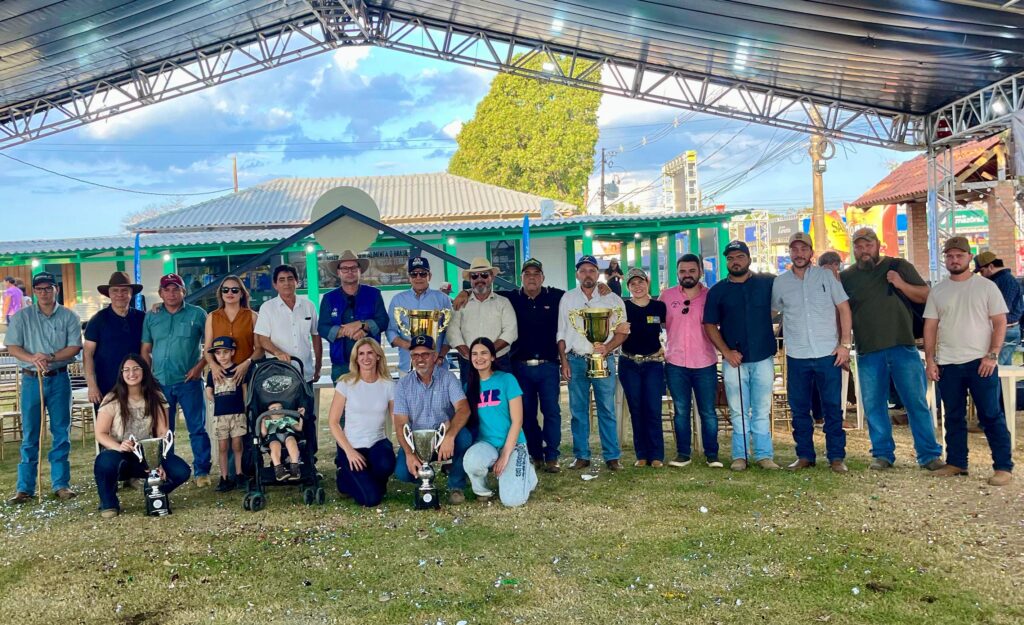 Evento ocorreu em formato híbrido, com lances presenciais e online. Foto: cedida