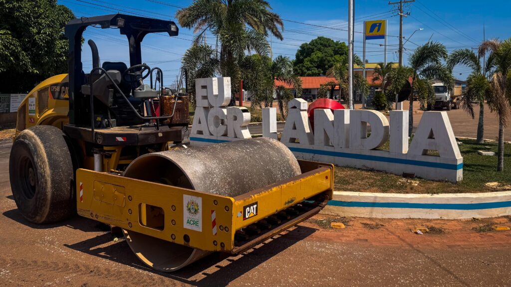 Deracre garante melhorias na entrada da cidade de Acrelândia. Foto: Thauã Conde/Deracre