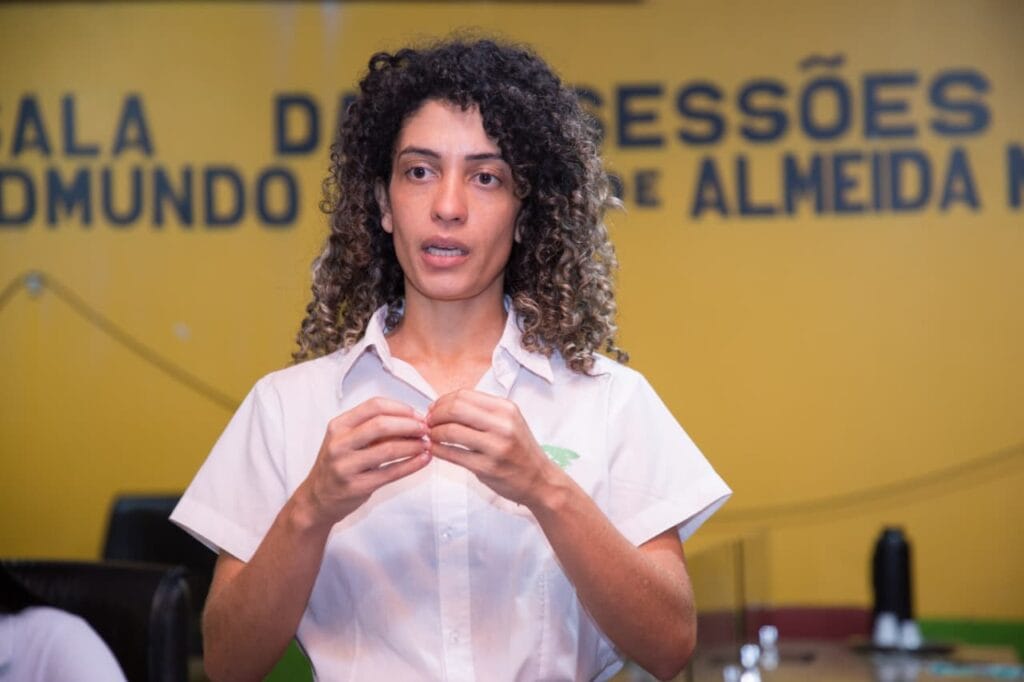 Coordenadora do Acre Pela Vida, Francisca de Fátima Paiva, destaca que a presença em Santa Rosa representa o compromisso do Estado com segurança e cidadania. Foto: Dhárcules Pinheiro/Sejusp