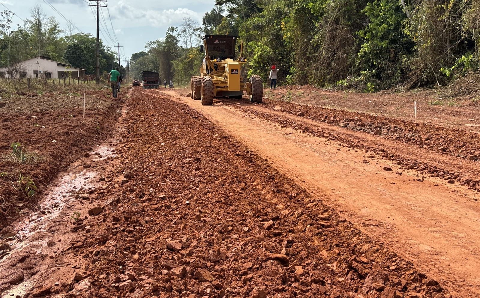 Obras na Estrada Dias Martins avançam com regularização de subleito. Foto: Ascom/Deracre