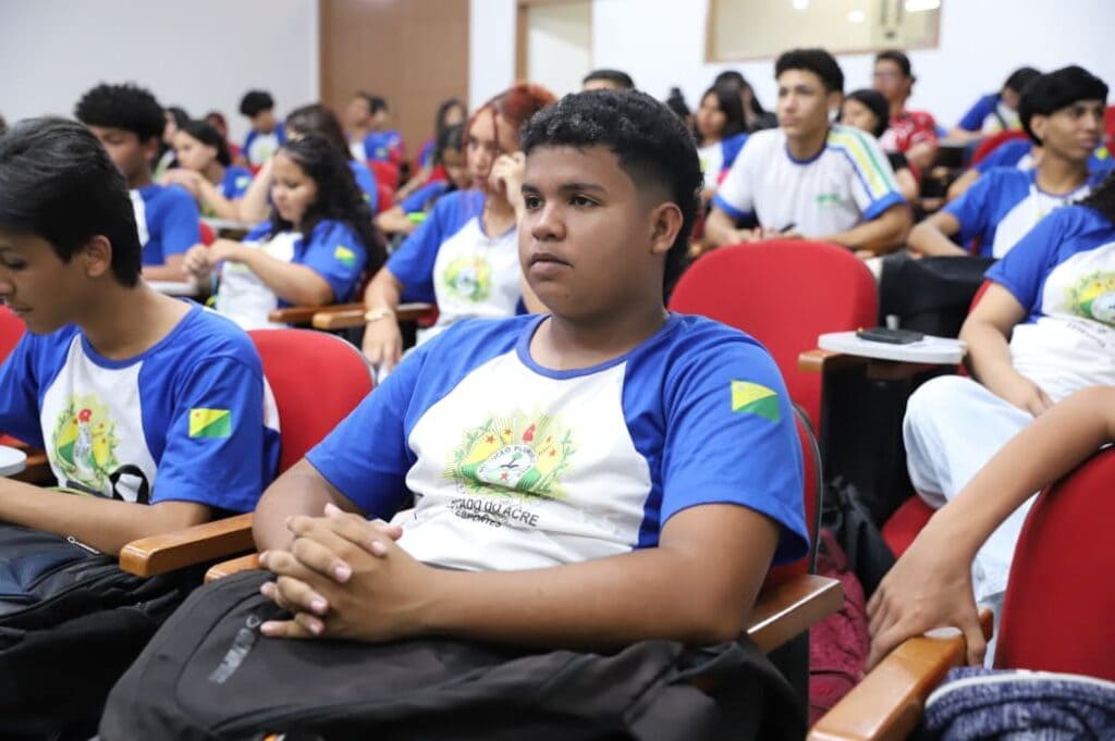 Alunos da Escola Boa União Ensino Jovem tiveram a oportunidade de aprender sobre educação fiscal. Foto: Mardilson Gomes/SEE
