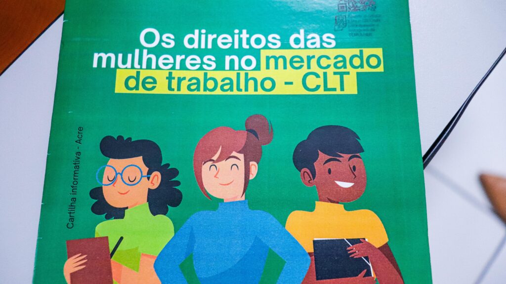 Cartilha física “Os direitos das mulheres no mercado de trabalho – CLT” foi lançada em 2024. Foto: Diego Silva/Secom