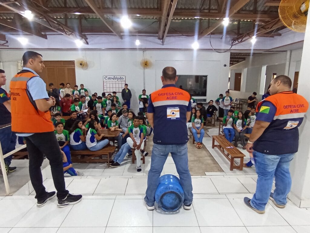 Programa visa mostrar a crianças e adolescentes o que fazer em momento de perigo. Foto: Jean Lopes/Defesa Civil