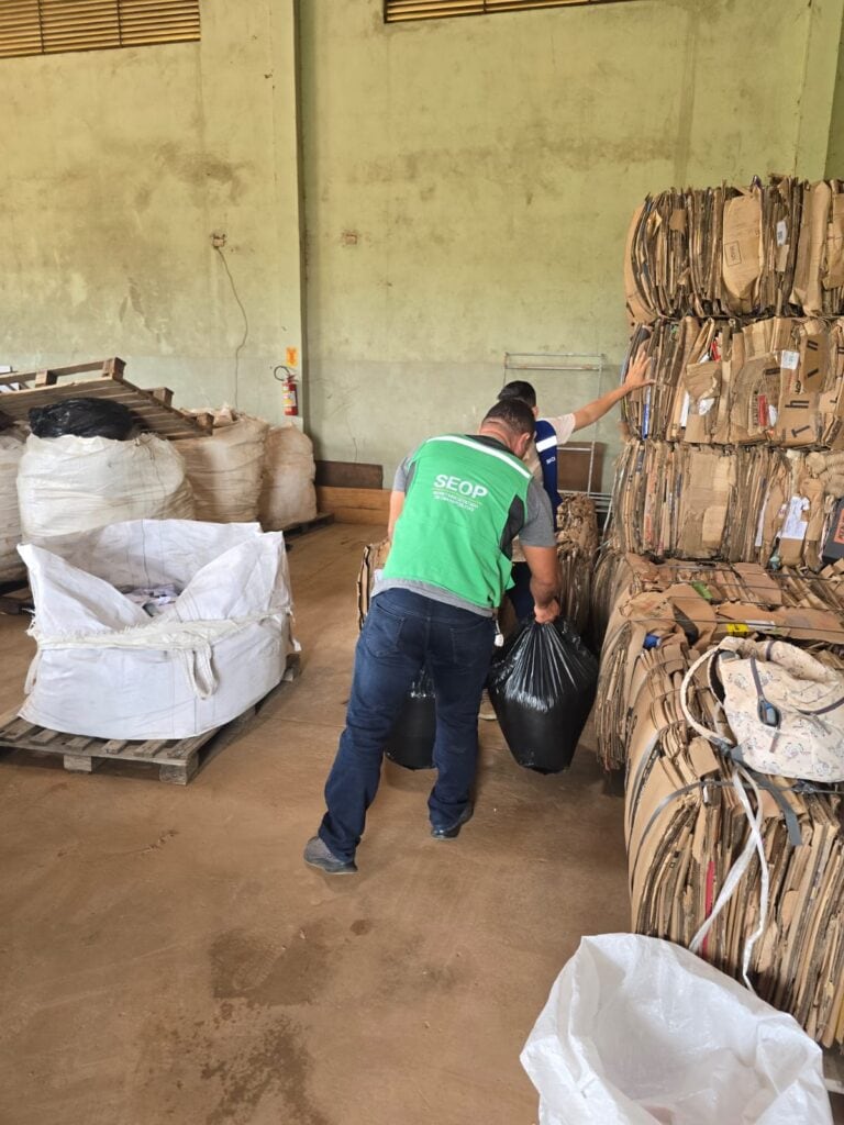 Primeiros materiais triturados são enviados pela Seop para reciclagem. Foto: cedida