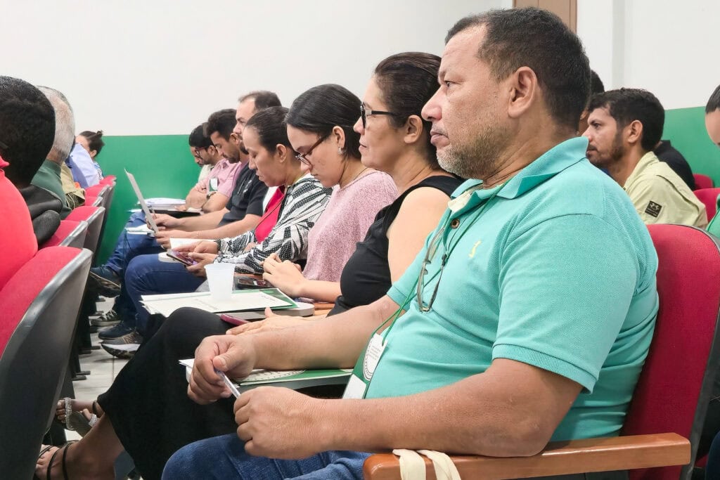 Público presente discute estratégias de desenvolvimento sustentável. Foto: Marcos Santos/ Secom