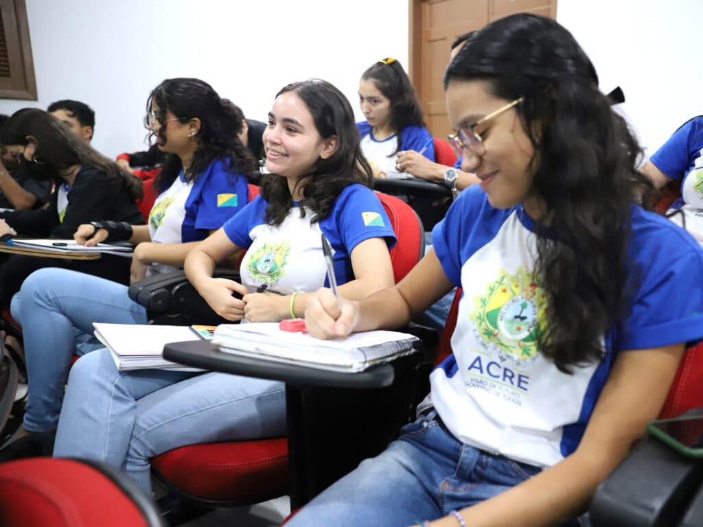 Aulão especial do Pré-Enem Legal traz dicas de todas as áreas do conhecimento em clima de Halloween, com transmissão ao vivo pelo YouTube. Foto: Mardilson Gomes/SEE