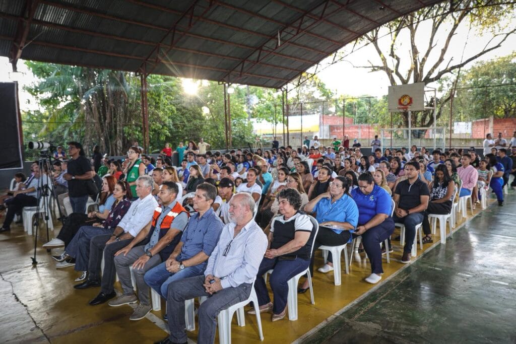 Solenidade de fomento foi realizada na Escola Lêoncio de Carvalho, no Ramal do Benfica, em Rio Branco. Foto: José Caminha/Secom