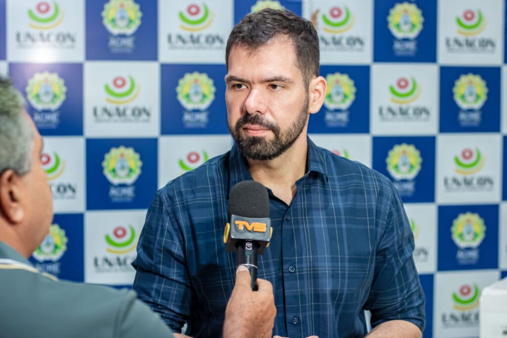 “É isso que significa regionalizar de verdade: resolver perto de onde o paciente mora.”, enfatizou Pedro Pascoal. Foto: Gleison Luz/Fundhacre